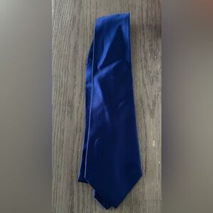 Burberry silk designer solid blue tie
